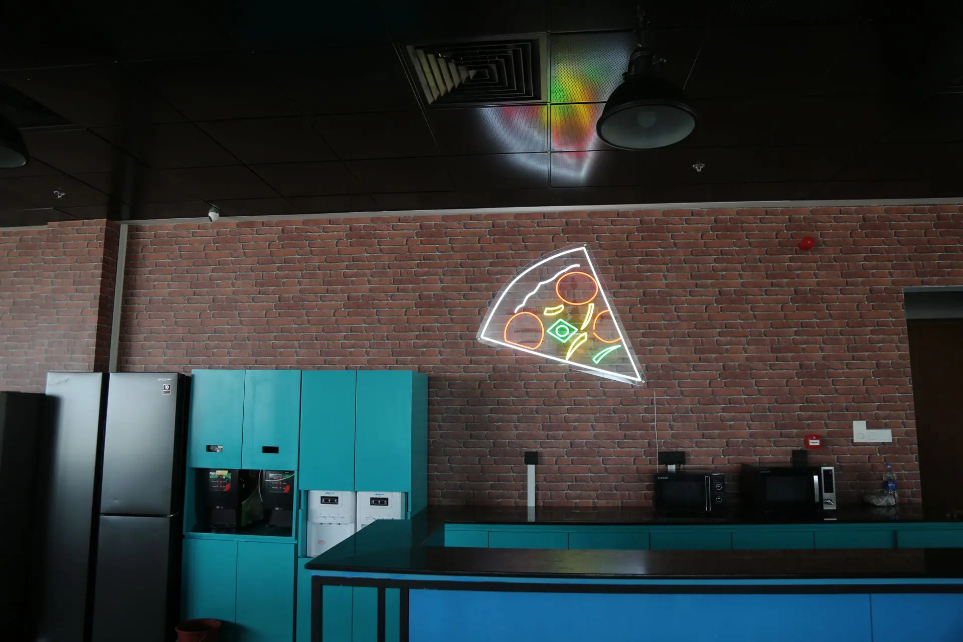 Daraz signage thunder and neon signage